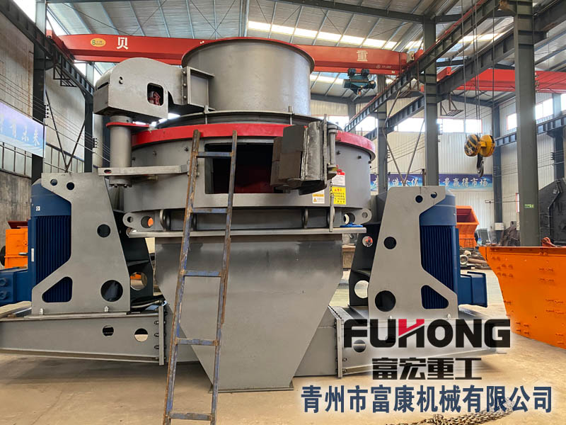 鵝卵石制砂機(jī)又稱沖擊式破碎機(jī)適用于軟或中硬和極硬物料的破碎、整形